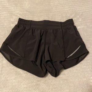 Lululemon Hotty Hot Shorts (2.5 inch inseam)